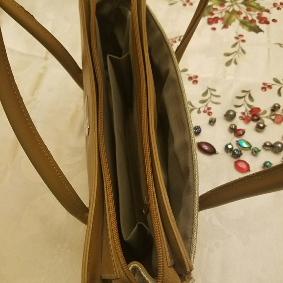 Nice purse new - Picture 4 of 4